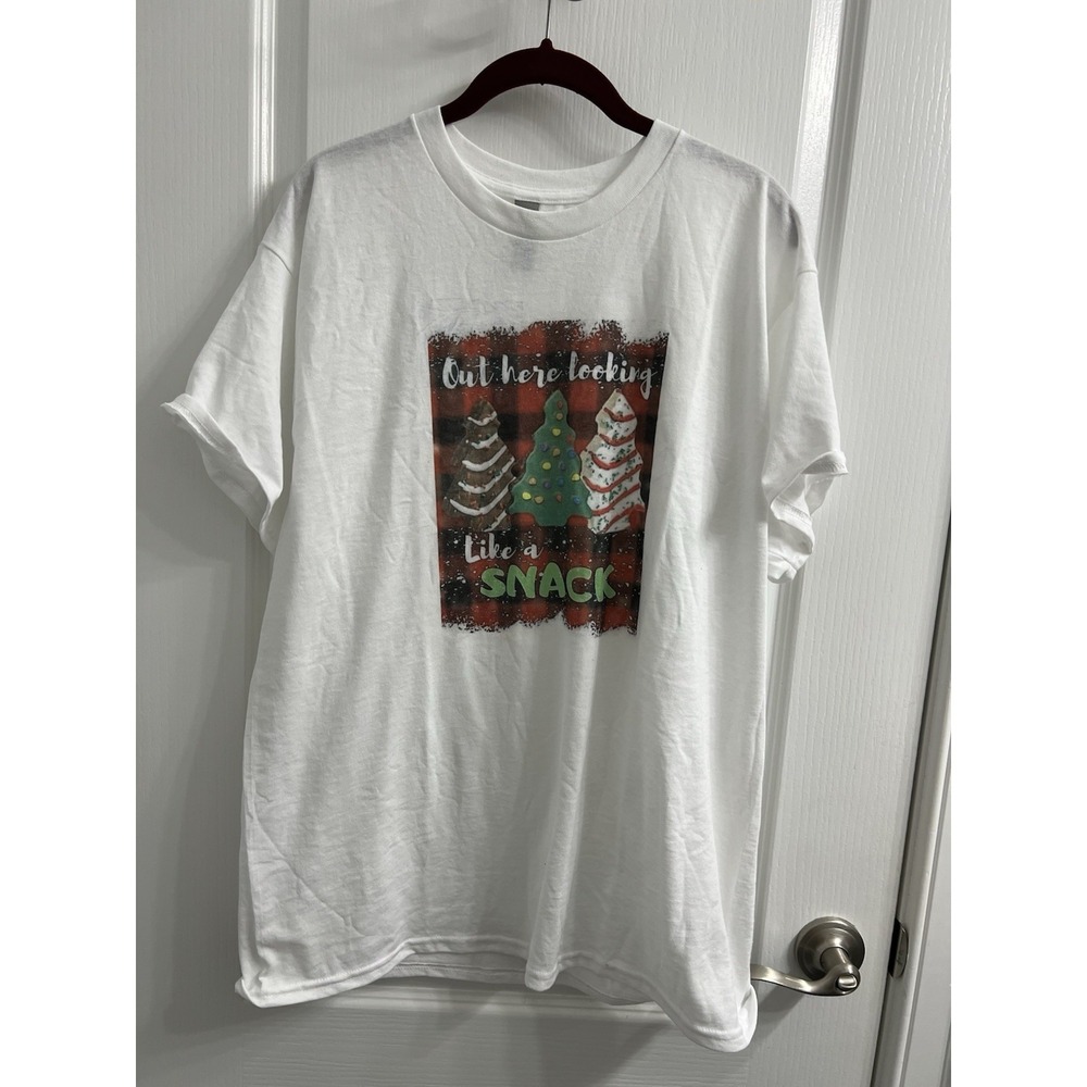 Gildan DryBlend White Christmas Tree Snack Graphic T-Shirt Large Mens Womens